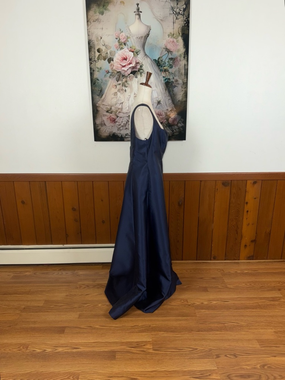 Elegant New Alfred Sung Navy Satin Twill Gown - Picture 3 of 6